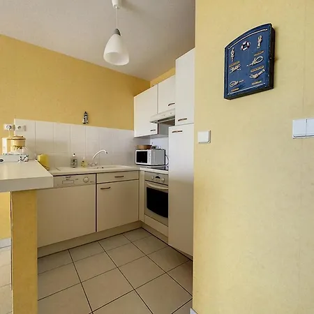 Apartment 2 Avec Balcon Et Cuisine Equipee - Fr-1-236-145