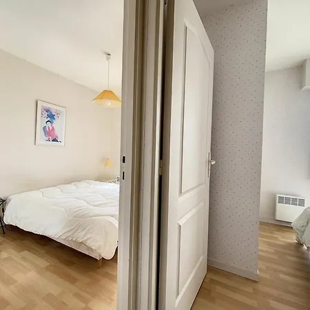 Apartment 2 Avec Balcon Et Cuisine Equipee - Fr-1-236-145