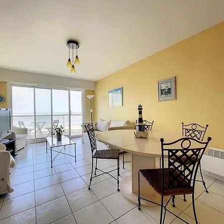 Apartment 2 Avec Balcon Et Cuisine Equipee - Fr-1-236-145 *