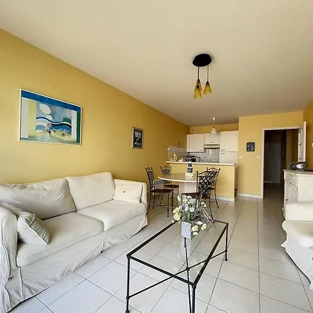 Apartment 2 Avec Balcon Et Cuisine Equipee - Fr-1-236-145