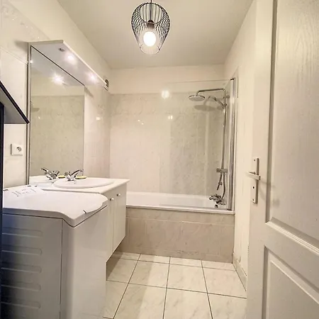 2 Avec Balcon Et Cuisine Equipee - Fr-1-236-145 Apartment